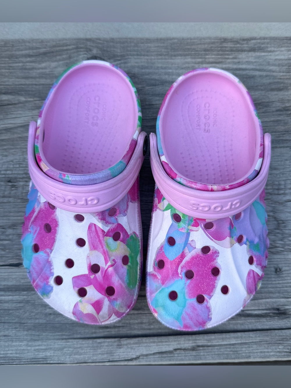CROCS Kids' Pink Floral Pattern Clogs J1